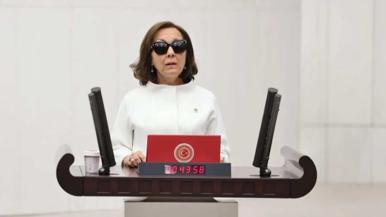 CHP'li Cemal Enginyurt'tan Serap Yazıcı'ya Sert Tepki: "Helal Oyuyla Seçilip Haramzade Oldu"
