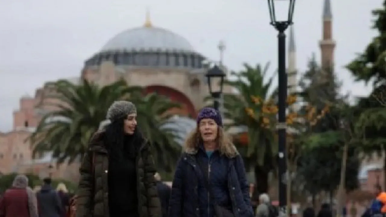 Dişlerini Yaptırmak İçin İngiltere’den Türkiye’ye Geldi!