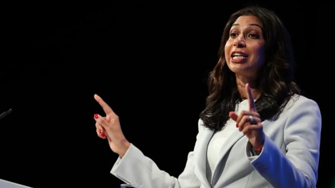 Image for İngiltere İçişleri Bakanı Suella Braverman Filistin'e Destek Gösterilerine İzin Verdiği İçin Görevinden Alındı