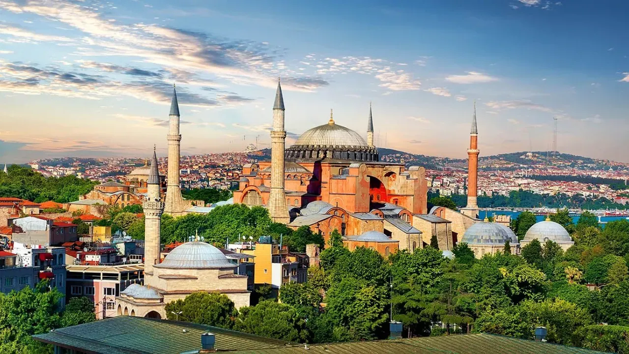 Image for Ayasofya'da Teravih Namazı Kılınacak mı? 2025 Ramazan Ayı İçin Merak Edenlerin Sorusu