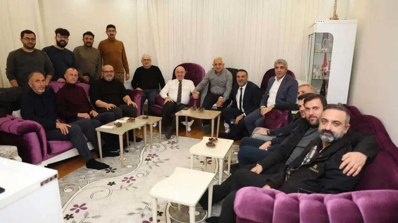 Image for Darıca'da Umreden dönen meclis üyesine Başkan Bıyık’tan ziyaret