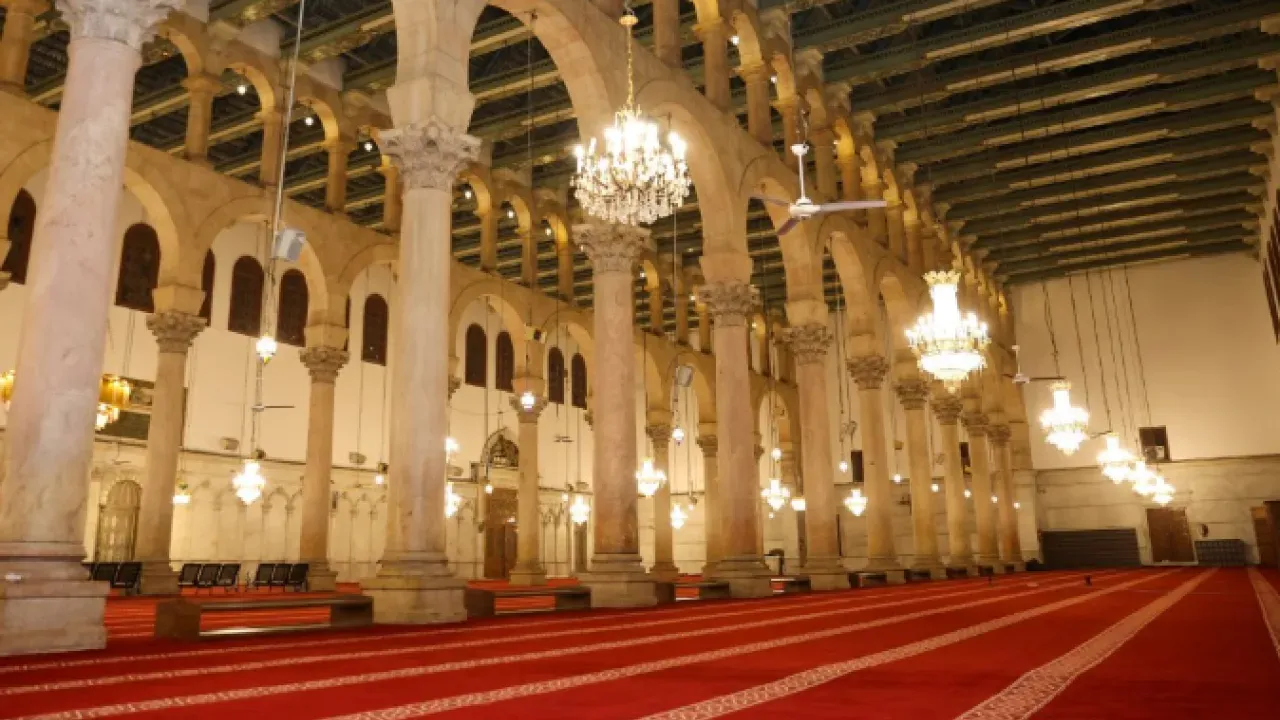 Image for Emevi Camii’nde Yeni Bir Dönem Türkiye’den Özel Üretilen Halılar Kullanılmaya Başlandı
