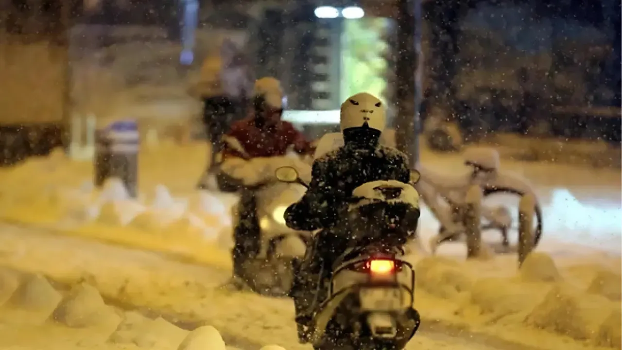 Image for İstanbul'da Gece 00:00 İtibarıyla Kuryelerin Trafiğe Çıkışı Yasaklandı