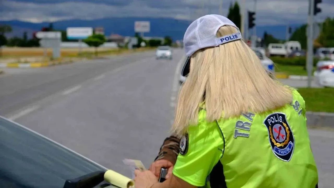 Image for İstanbul'da Trafiği Tehlikeye Atan Sürücüye Rekor Ceza 14 Bin 69 TL İdari Para Cezası