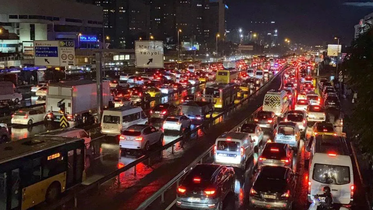 Image for İstanbul’da Trafik Kabusu Büyüyor! Yoğunluk Yüzde 83’e Çıktı!