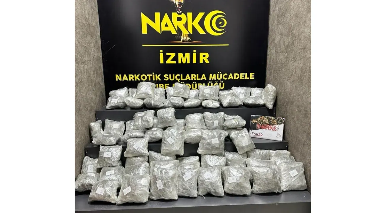 Image for İzmir'de Kargo Firmasına Yapılan Operasyonda 40 Kg Esrar Ele Geçirildi