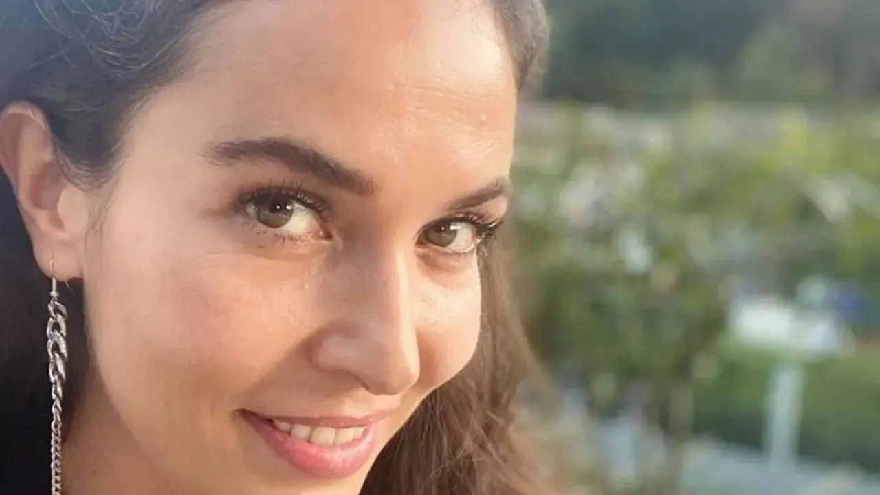 Image for Kızıl Goncalar'a Yeni Oyuncu! Esra Ronabar Kadroya Dahil Oldu