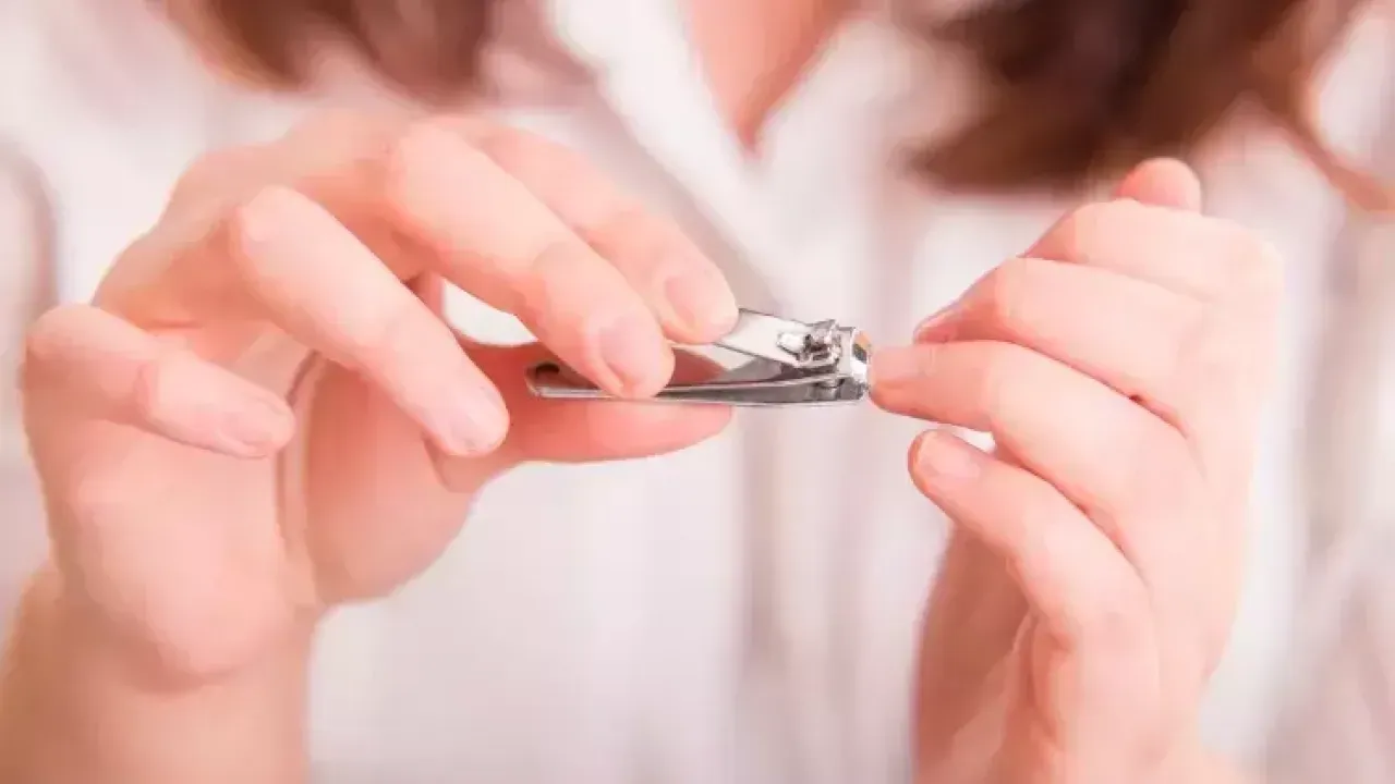 Image for Oruçluyken Tırnak Kesmek Orucu Bozar mı? İşte Uzmanların Açıklamaları