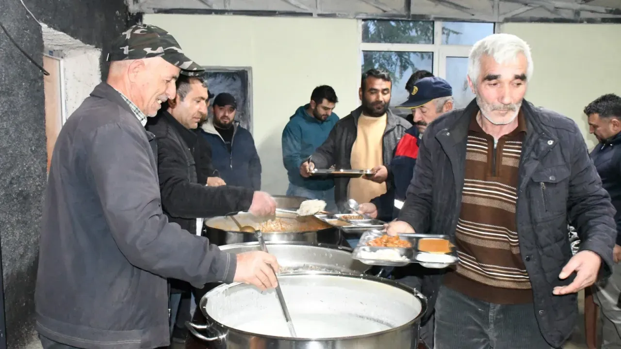 Image for Yozgat’ın Topaç Köyü’nde 5 Yıllık Gelenek Tek İftar Sofrası, Bir Arada Açılan Oruçlar