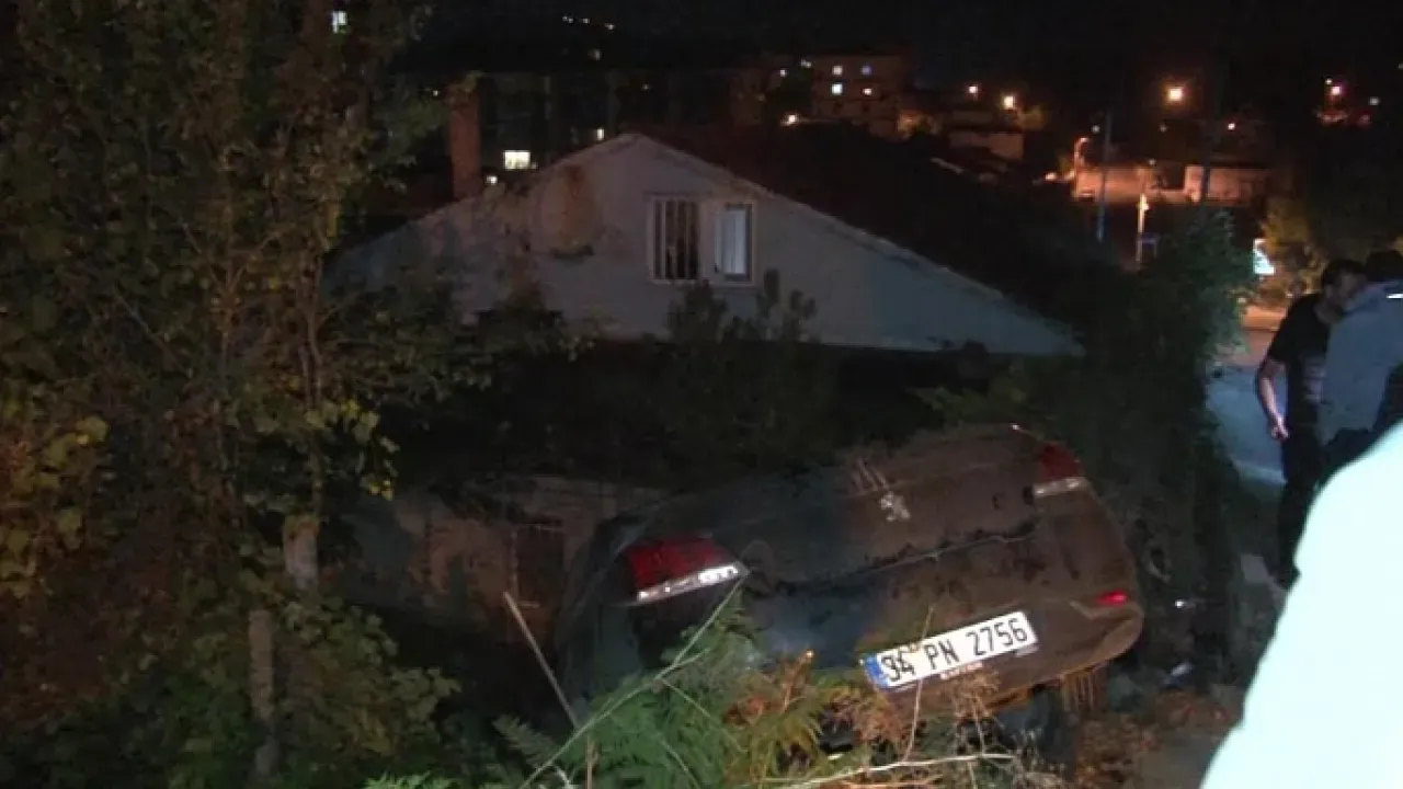 Kontrolünü Kaybeden Araç Bir Evin Bahçesine Uçtu