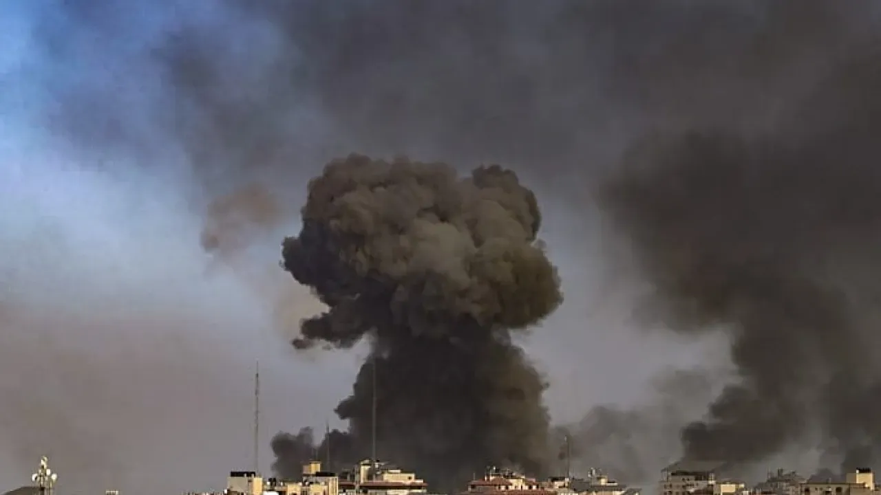 İsrail 3 Gün içinde Filistin'de 8 Hastaneyi Bombalı Saldırı Yaptı