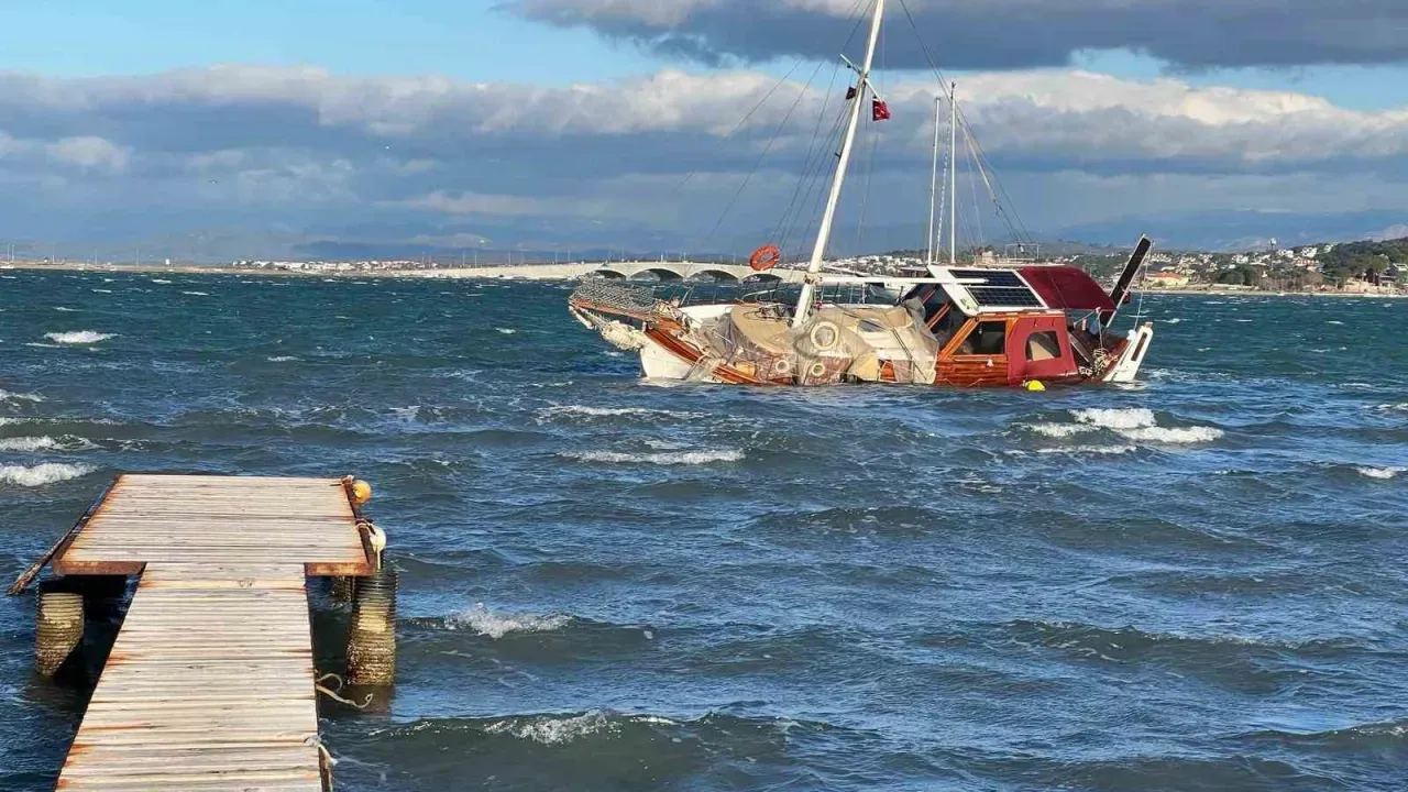 Ayvalık’ta Yoğun Fırtına!