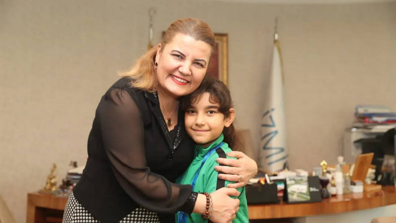 İkra Su Gürbüz’den tarihi başarı Başkan Fatma Kaplan Hürriyet'e ziyaret