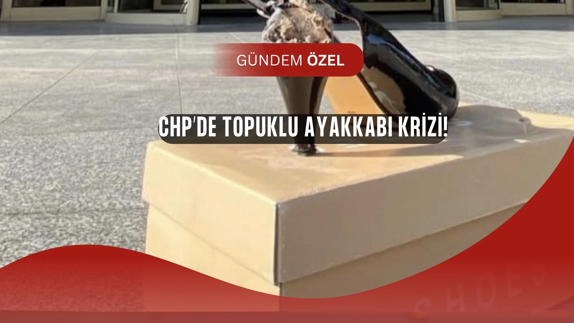 CHP’de Şok Protesto! “Kırık Topuklu” Ayakkabı Belediye Önünde