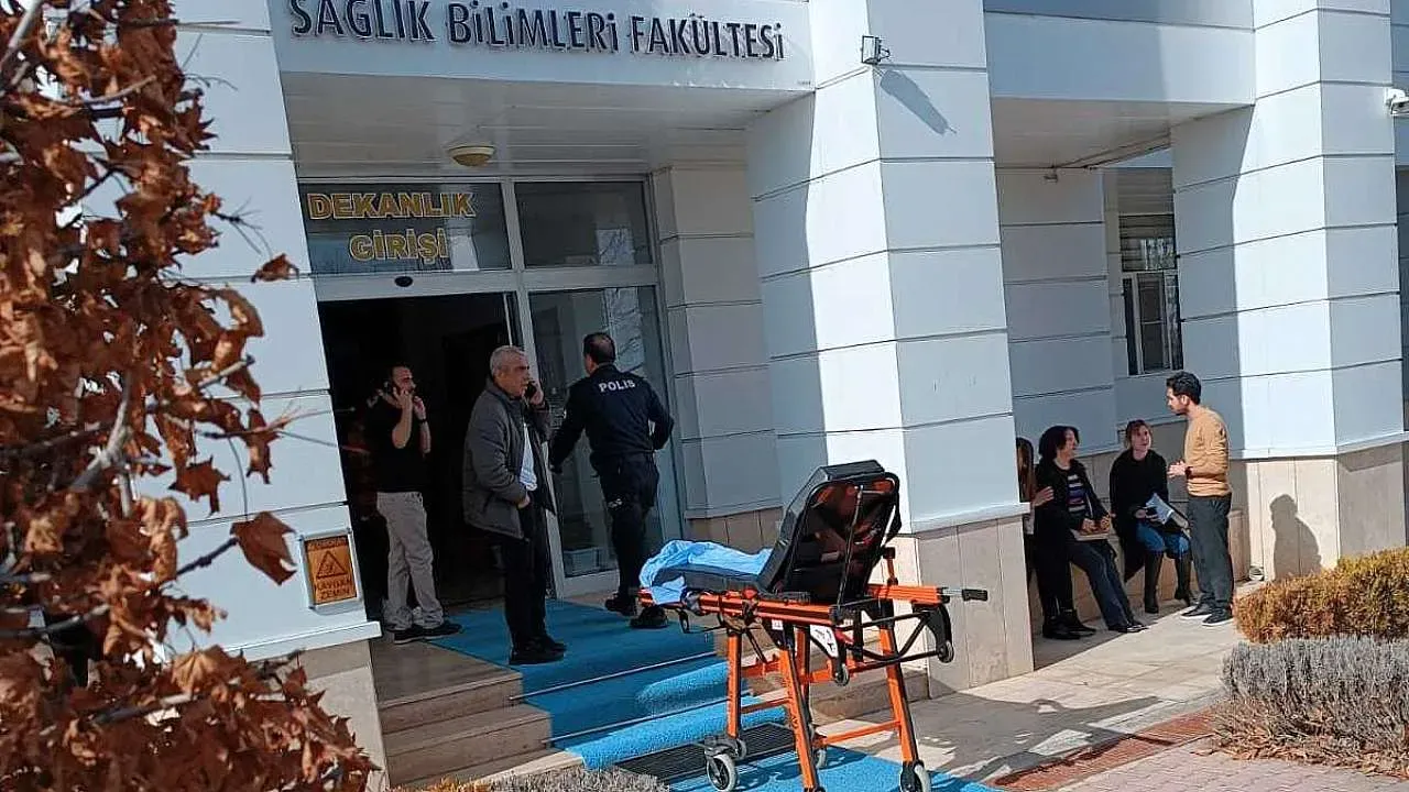 Selçuk Üniversitesi'nde Şiddet Olayı Bir Öğrenci Dekan Yardımcısını Vurdu, İntihar Girişiminde Bulundu