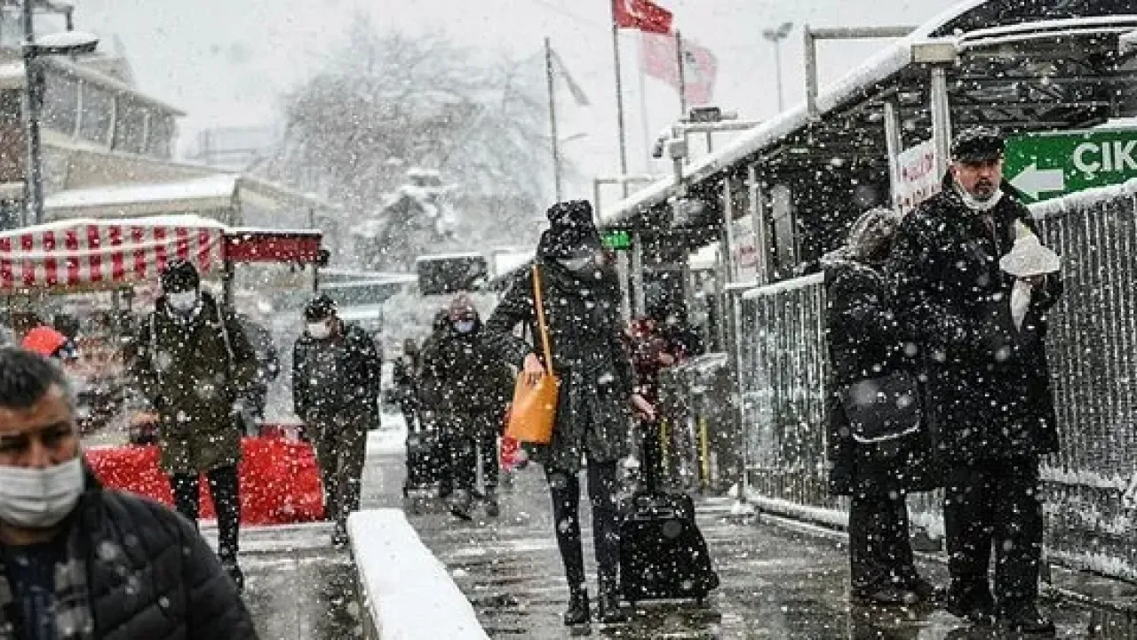 SON DAKİKA Hafta Sonu İstanbul’da Yoğun Kar Yağışı Bekleniyor – Meteoroloji Uzmanı Adil Tek’ten Uyarı!
